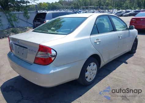 2004 Toyota Camry Le z USA, uszkodzony, nr VIN 4T1BE32K74U803215